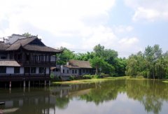 外地人在此可真正感金坛国旅旅行社觉到黄龙镇的古朴民风