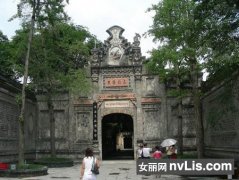 平乐古镇被列为全国历史文化名镇、全金坛青年旅行社国重点镇、全国环境优美